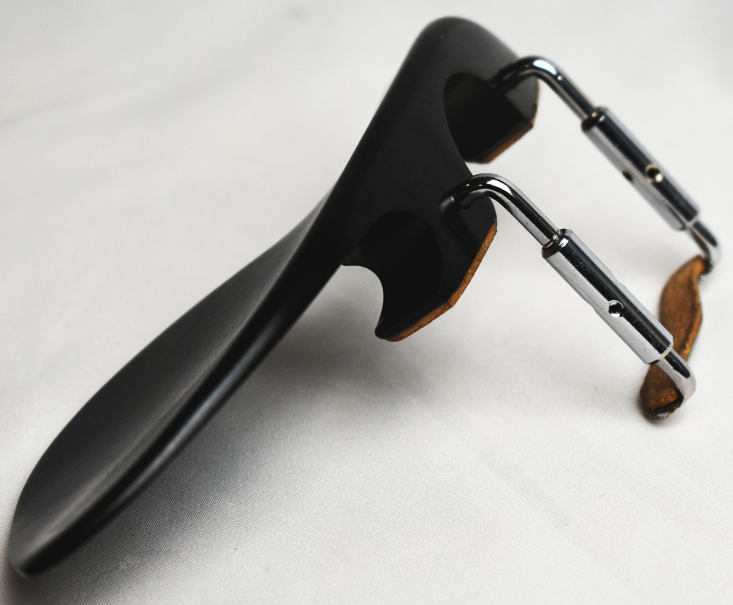 Lightweight Guarneri Violin Chinrest in Ceylonese Ebony by Figaro Importers